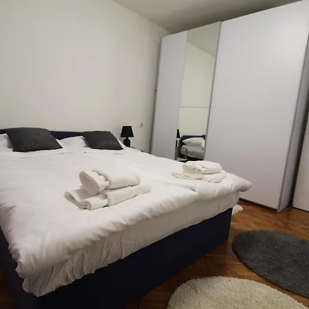 Matijas, 3 Bedroom With Terrace And Parking * Split