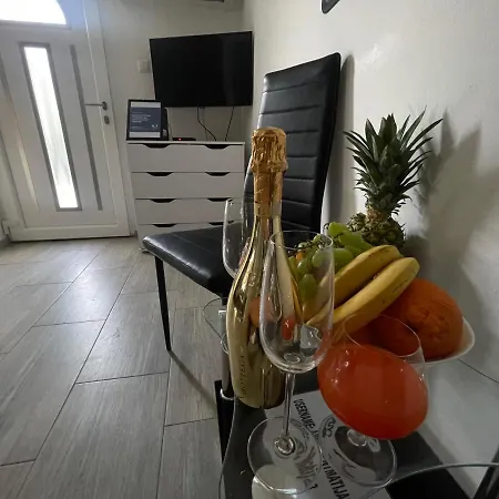 Matijas, 3 Bedroom With Terrace And Parking Apartment *