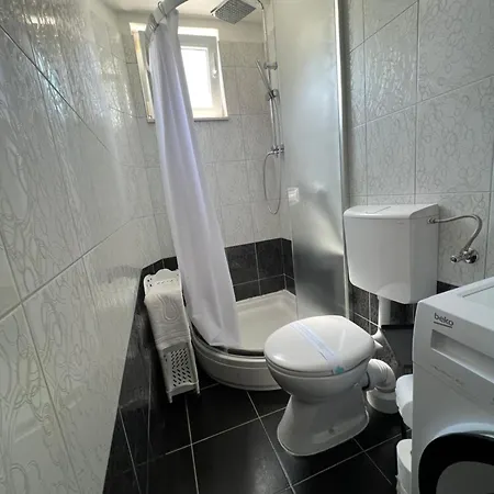 Matijas, 3 Bedroom With Terrace And Parking Апартаменти *