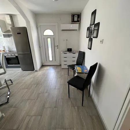Matijas, 3 Bedroom With Terrace And Parking