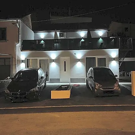 Апартаменти Matijas, 3 Bedroom With Terrace And Parking