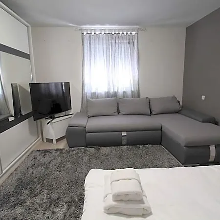 Matijas, 3 Bedroom With Terrace And Parking * Спліт