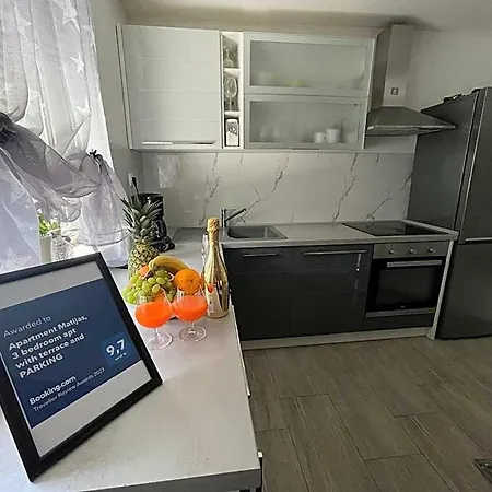 Matijas, 3 Bedroom With Terrace And Parking Апартаменти