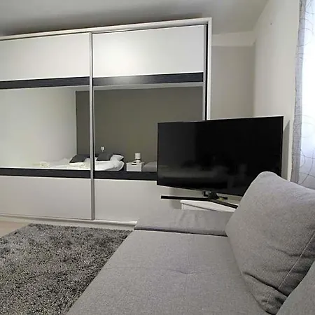 Апартаменти Matijas, 3 Bedroom With Terrace And Parking