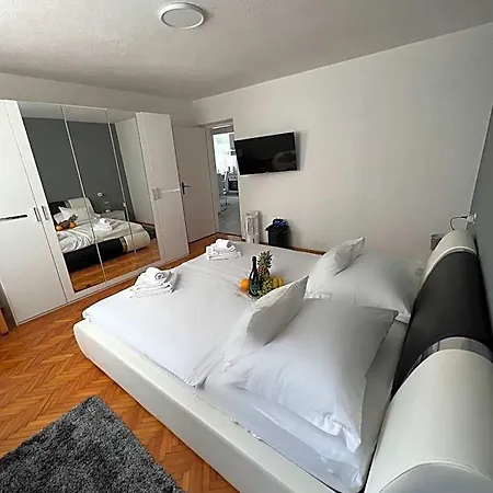 Matijas, 3 Bedroom With Terrace And Parking *