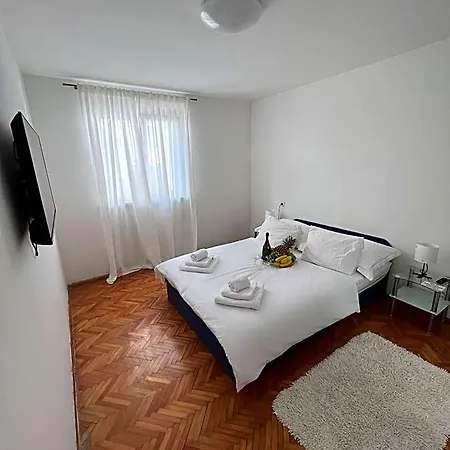 Matijas, 3 Bedroom With Terrace And Parking * Спліт