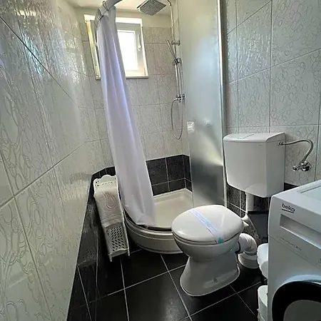 Апартаменти Matijas, 3 Bedroom With Terrace And Parking *