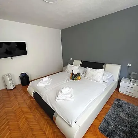Matijas, 3 Bedroom With Terrace And Parking Апартаменти *