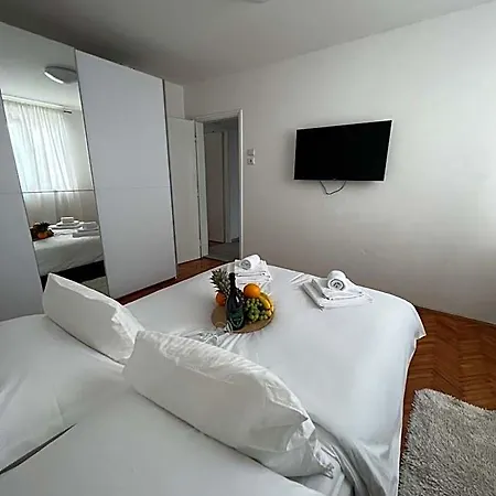 Апартаменти Matijas, 3 Bedroom With Terrace And Parking
