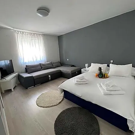 Matijas, 3 Bedroom With Terrace And Parking Апартаменти Спліт